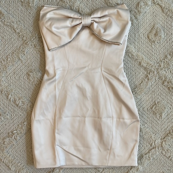 New House Of CB Ariella Satin Dress - Picture 3 of 6